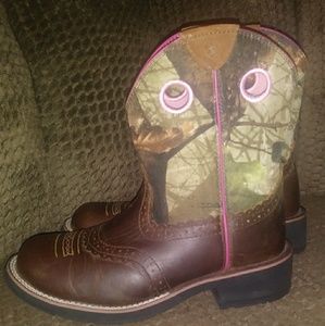 Ariat   Pink/Camo/Leather boots